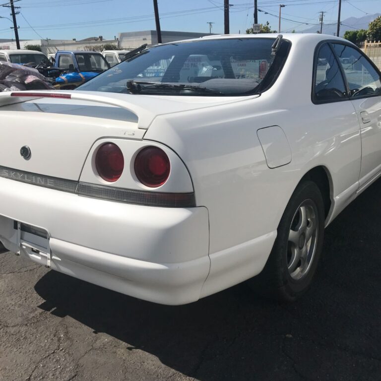 Nissan skyline hr33